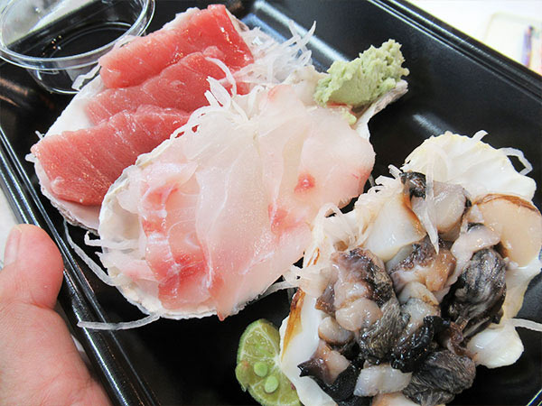 沖縄県糸満市　道の駅いとまん　ぶだいや貝のお刺身の画像
